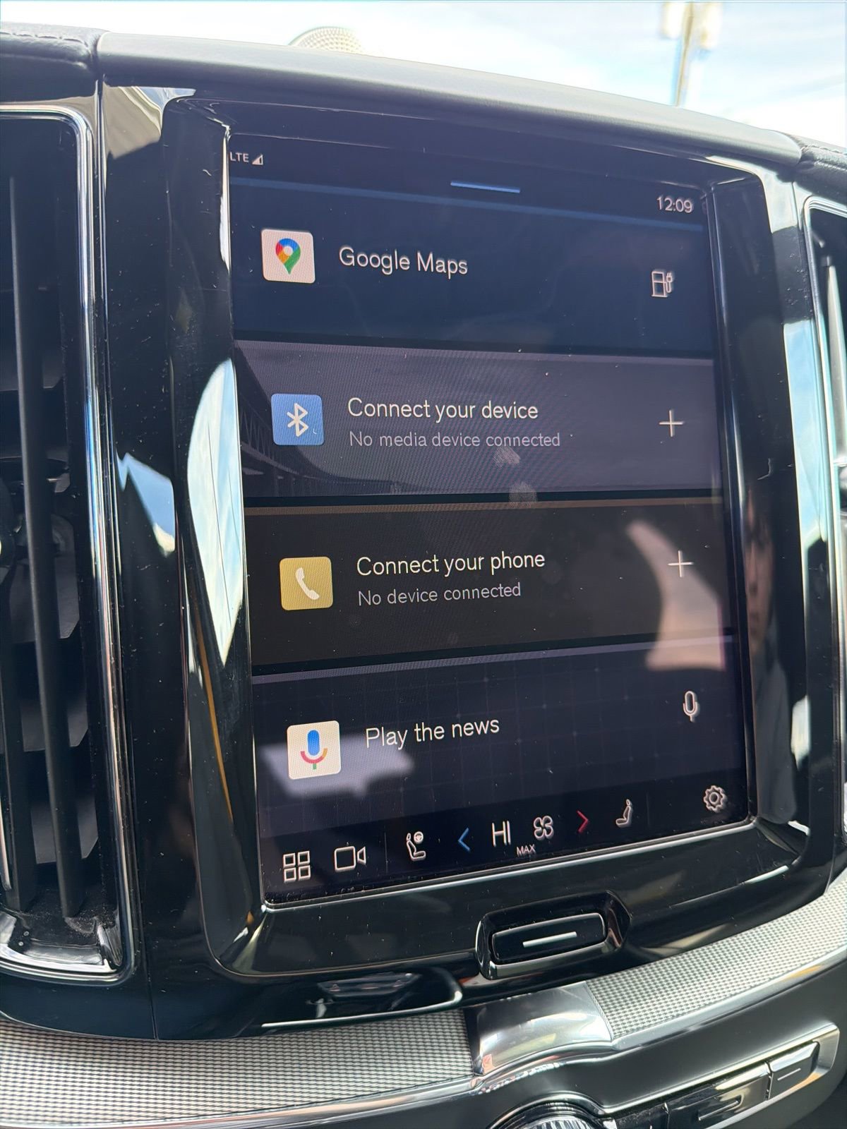 Used 2024 Volvo XC60 T8 Polestar w/ Protection Package Premier image 38