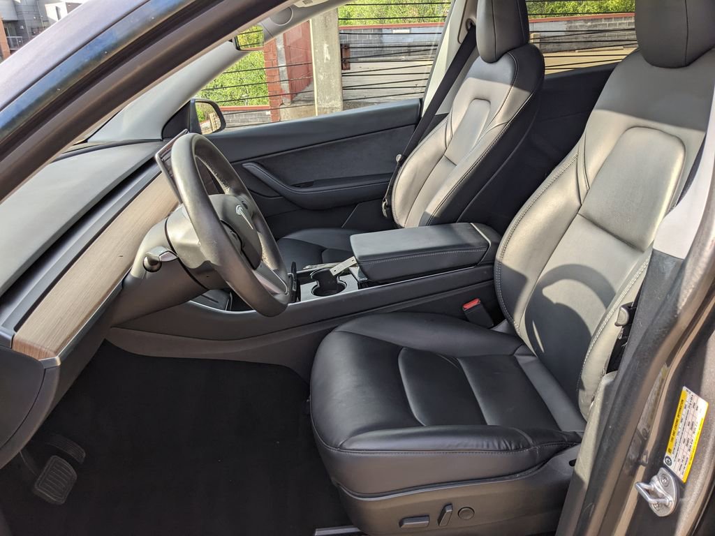 Used 2020 Tesla Model Y Long Range image 11