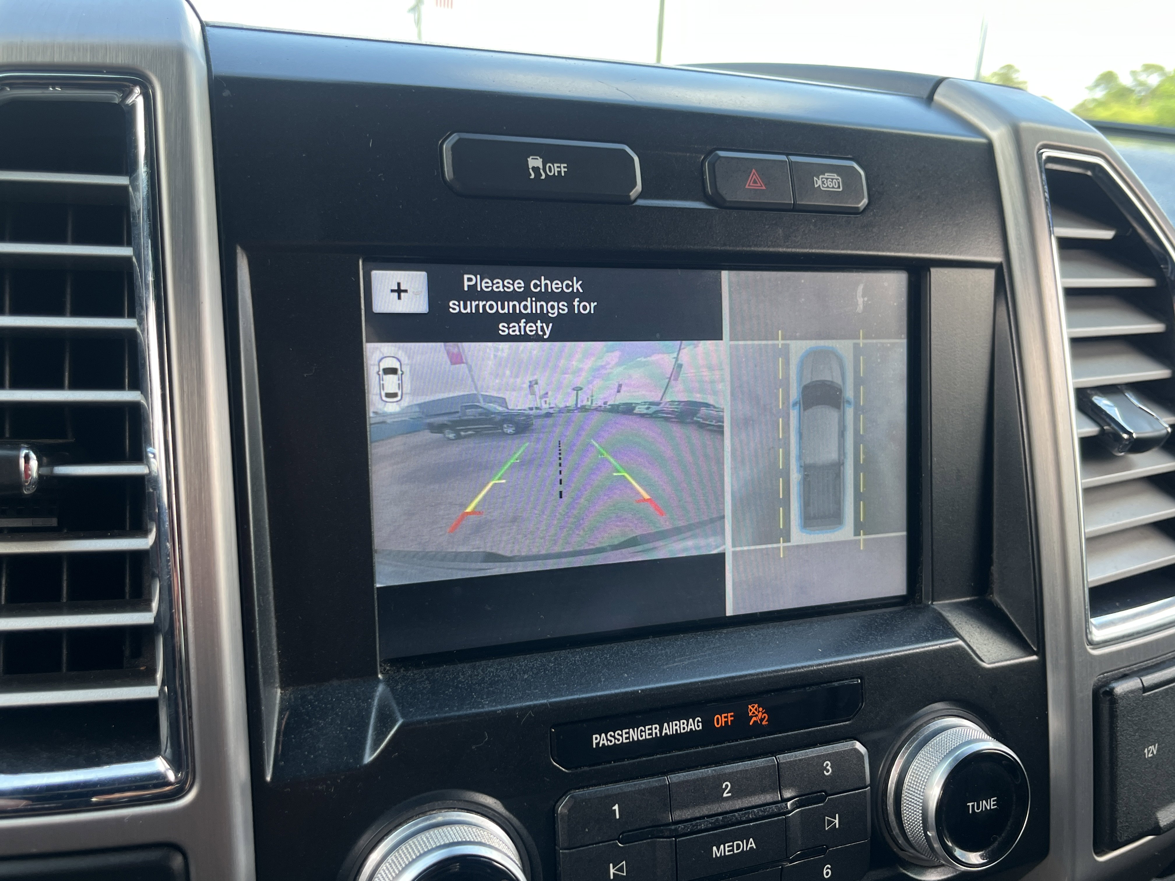 Used 2016 Ford F150 Platinum w/ Equipment Group 701A Luxury RWD image 27