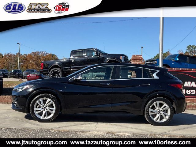 Used 2017 INFINITI QX30 FWD image 4