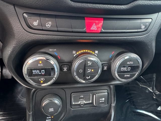 Used 2016 Jeep Renegade Limited AWD/4WD image 19