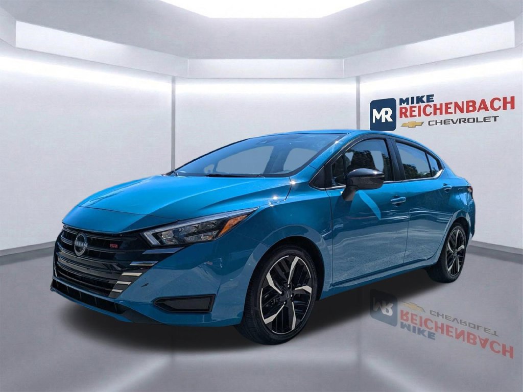 Used 2025 Nissan Versa SR FWD image 9