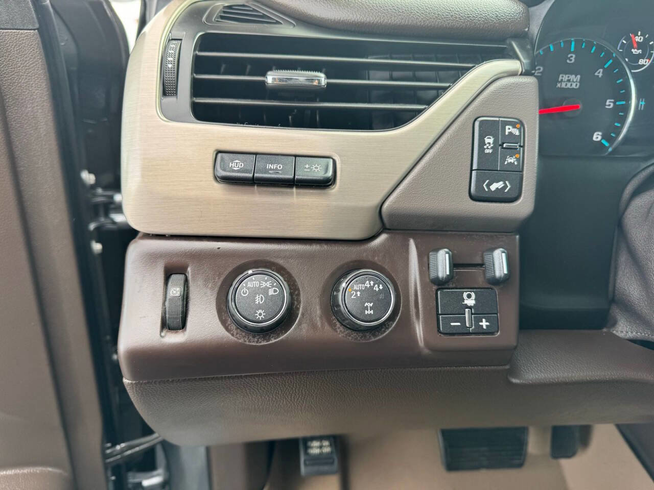 Used 2019 GMC Yukon XL Denali AWD/4WD image 19