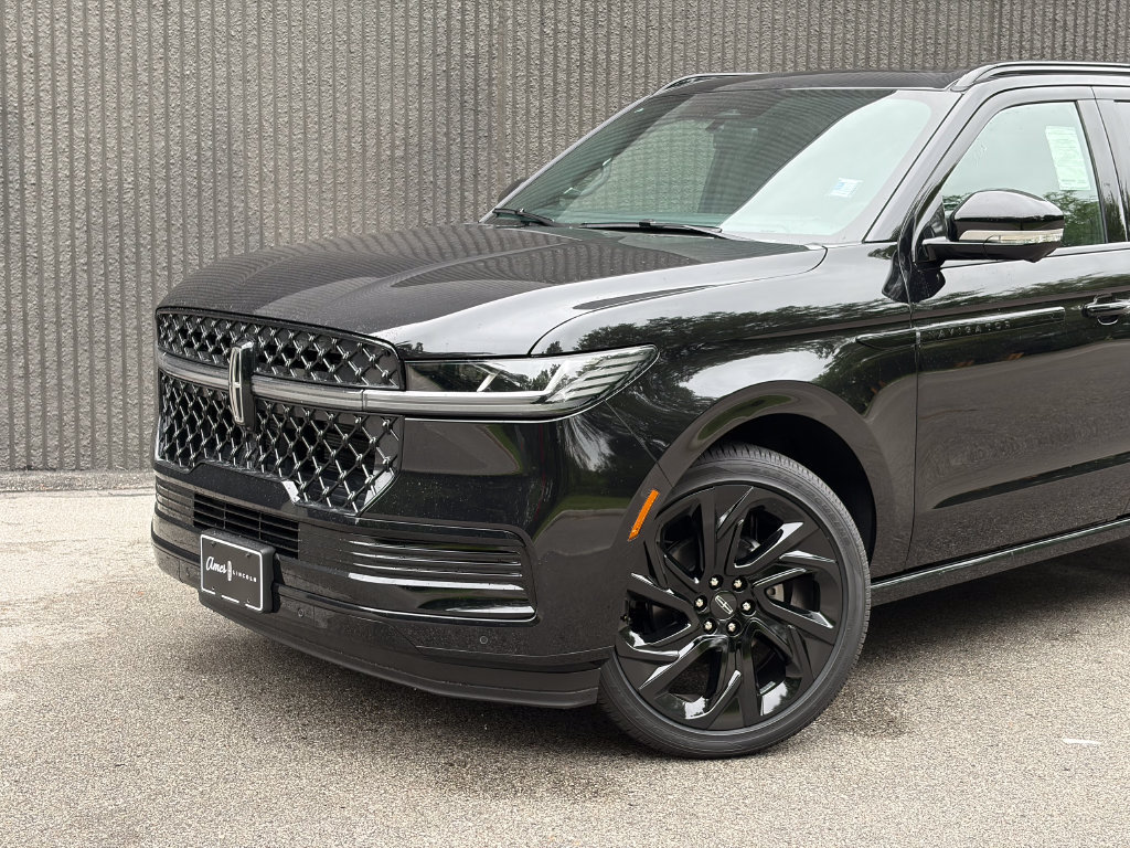 New 2027 Lincoln Navigator Reserve w/ Jet Appearance Package AWD/4WD image 2