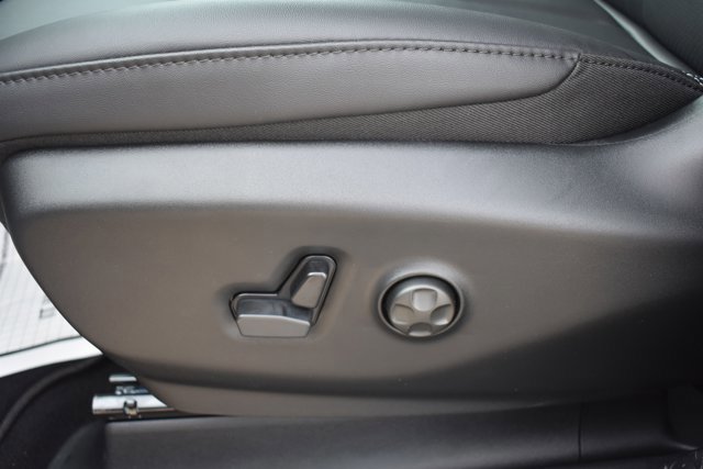 New 2026 Chrysler Pacifica Select image 13