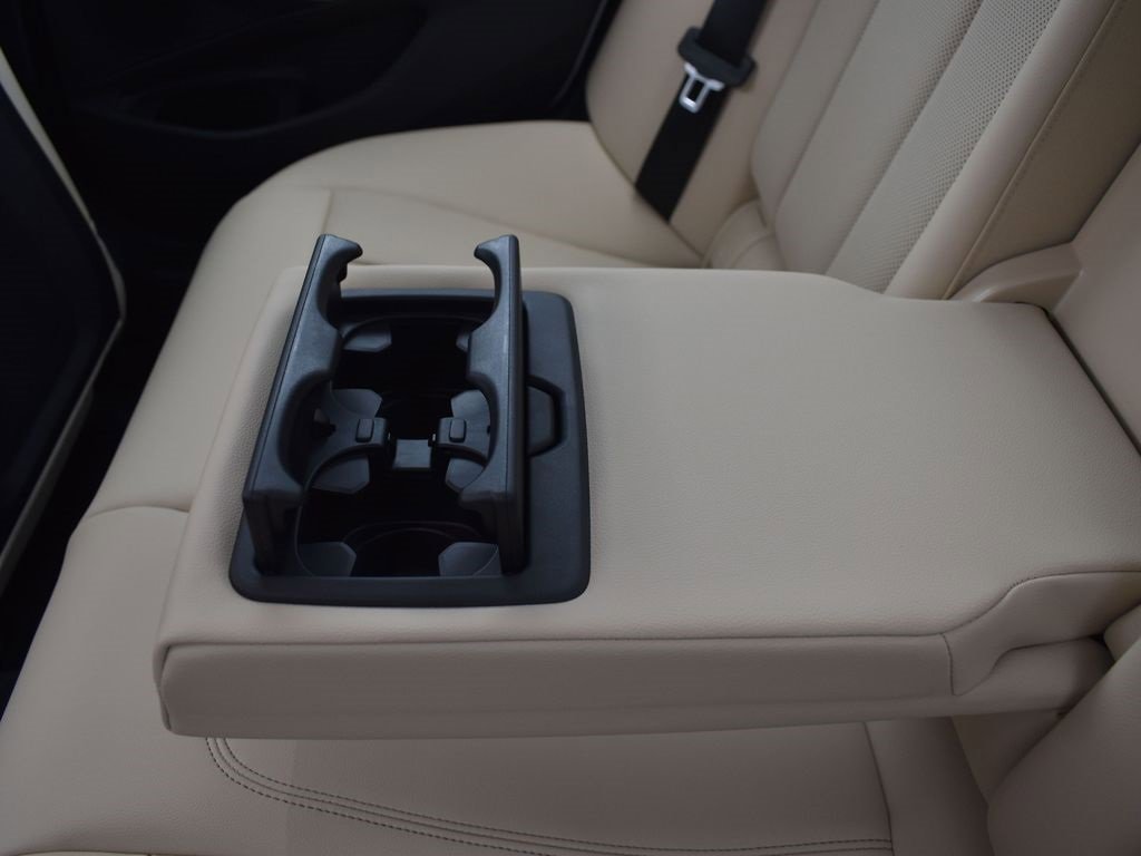 New 2026 BMW 330i Sedan w/ Convenience Package image 17