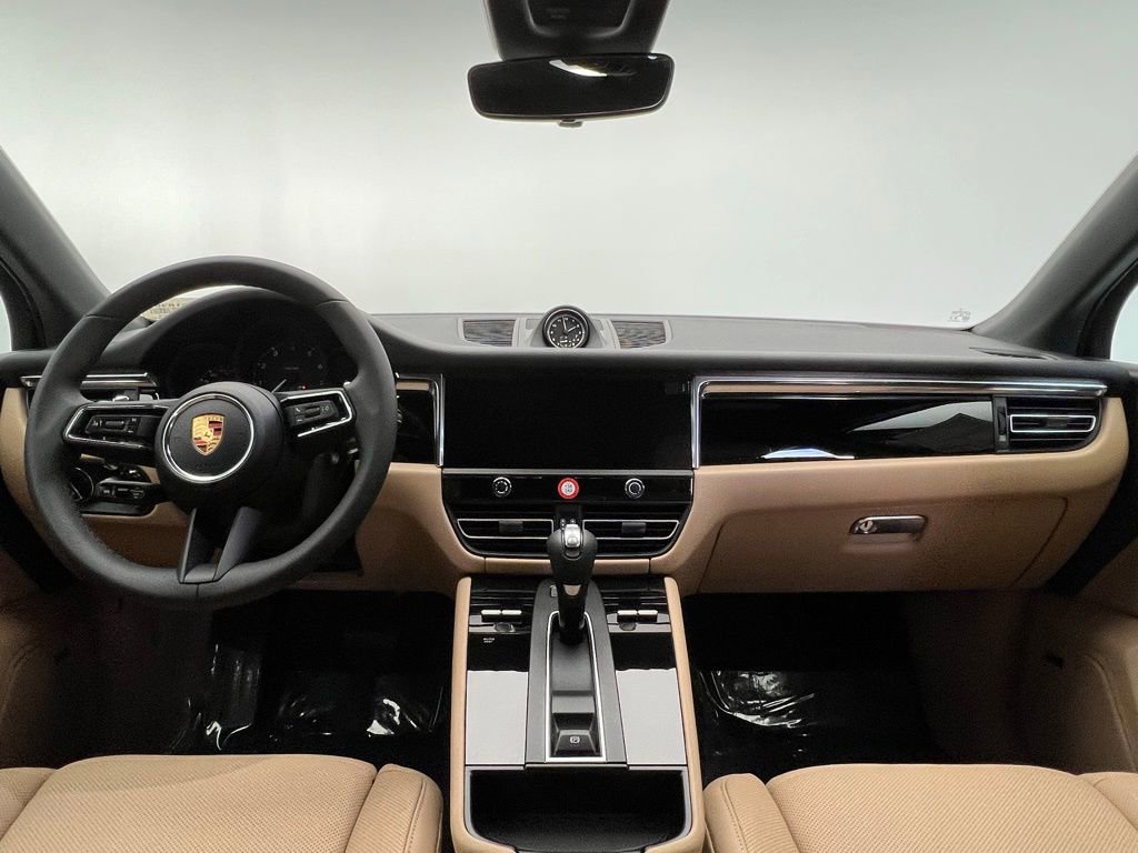 Used 2026 Porsche Macan AWD/4WD image 6