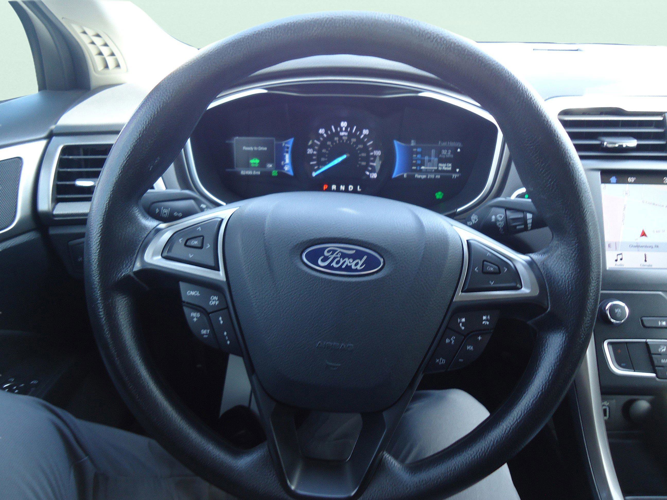 Used 2019 Ford Fusion SE FWD image 12