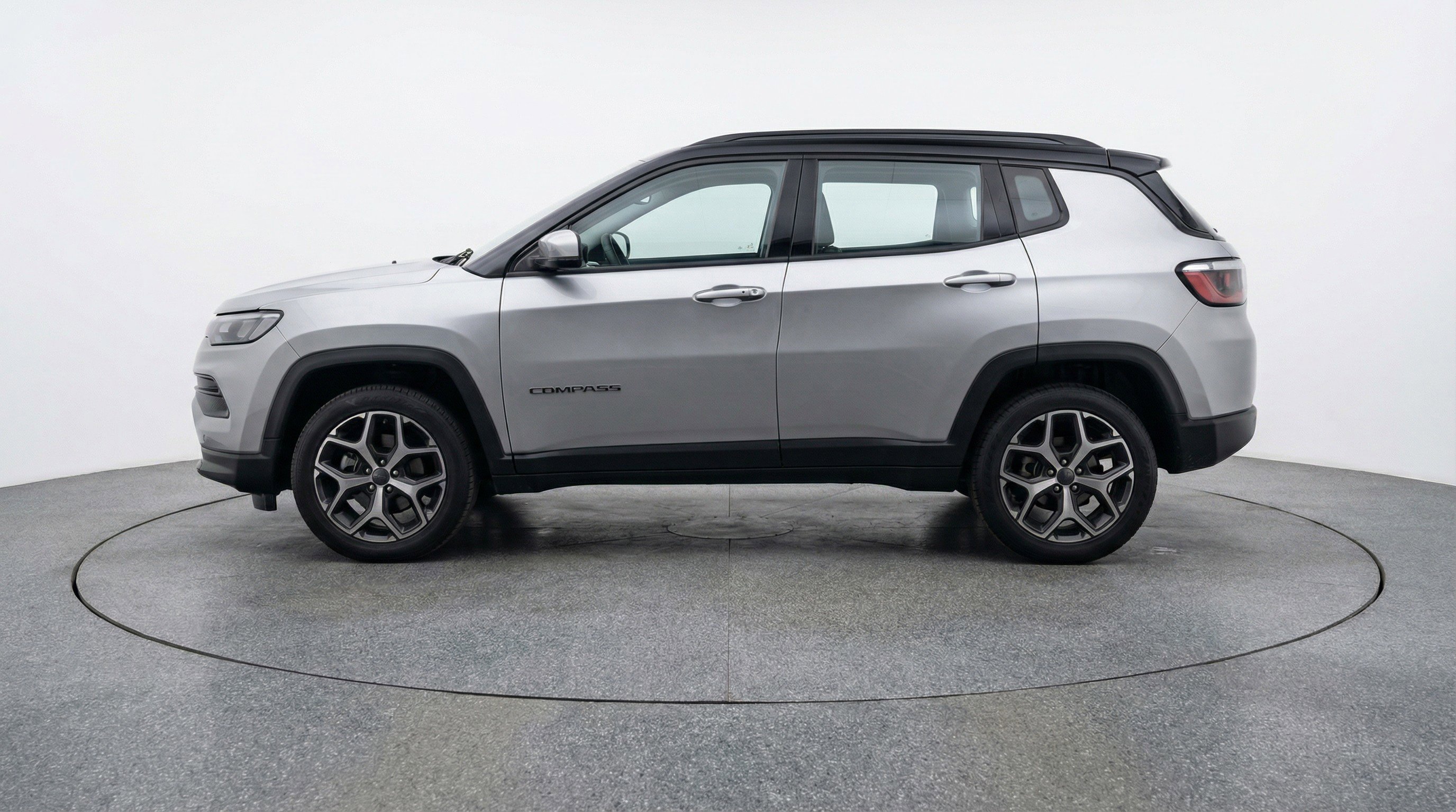 Used 2025 Jeep Compass Limited image 5