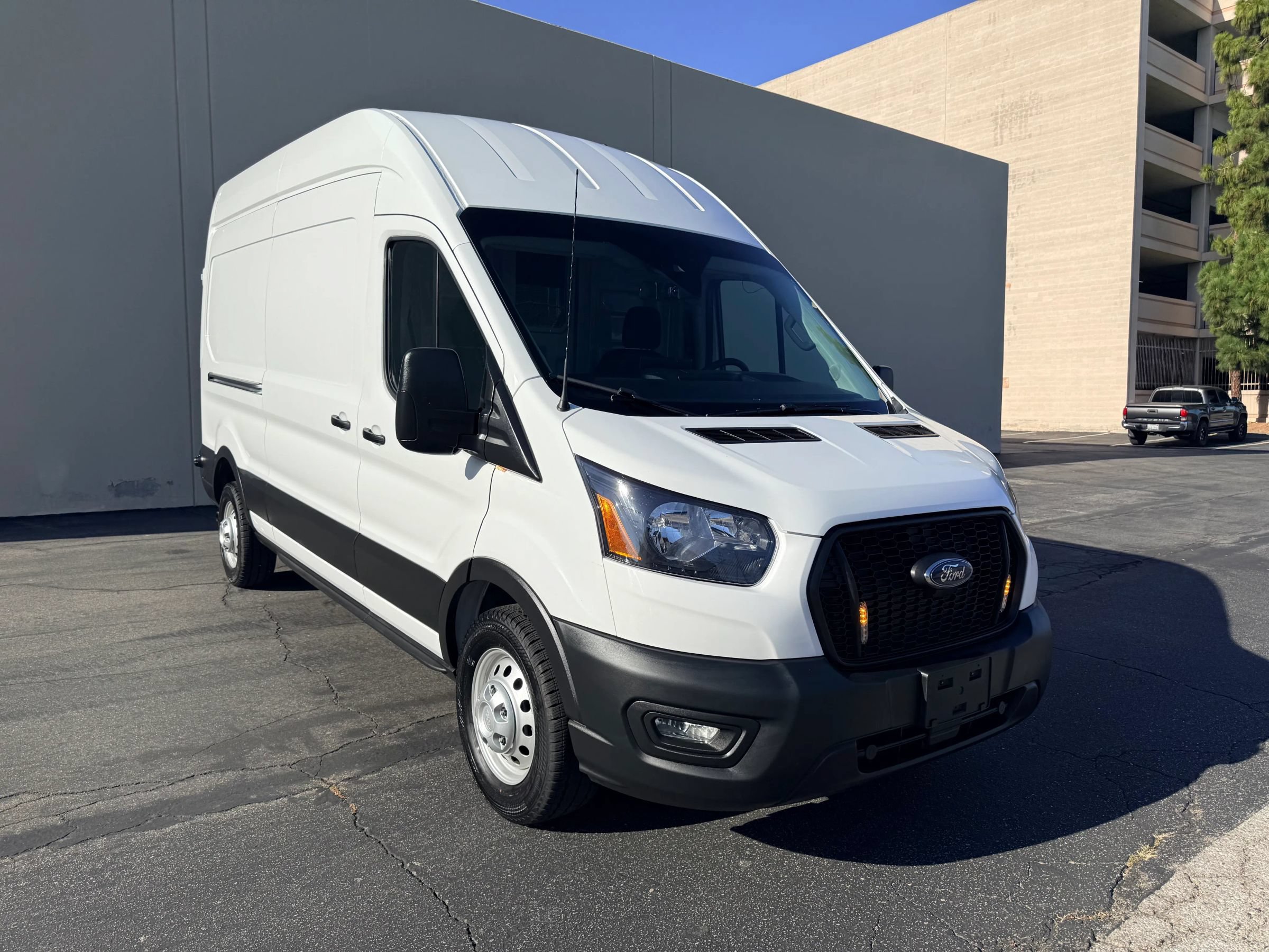 Used 2023 Ford Transit 250 148 High Roof AWD image 8