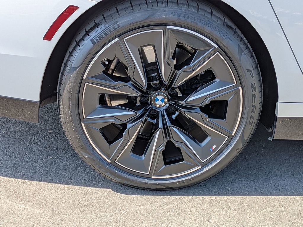 Used 2023 BMW 740i w/ Parking Assistance Package image 26