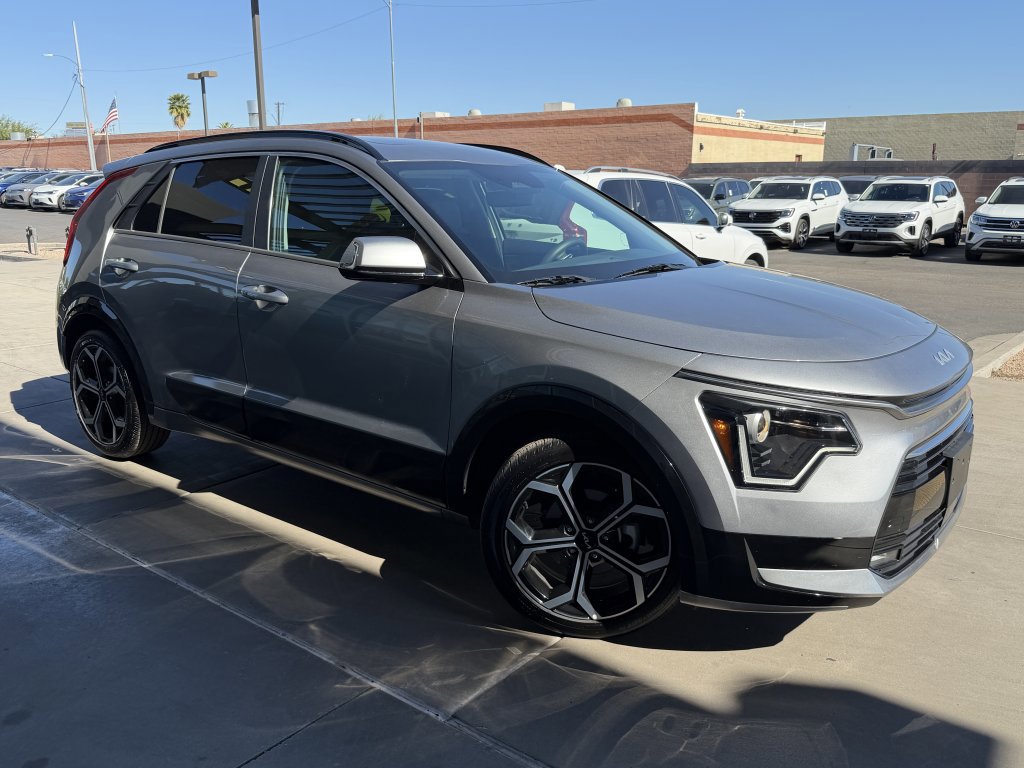 Used 2023 Kia Niro EX Touring image 6