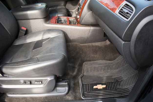 Used 2013 Chevrolet Suburban LTZ image 26