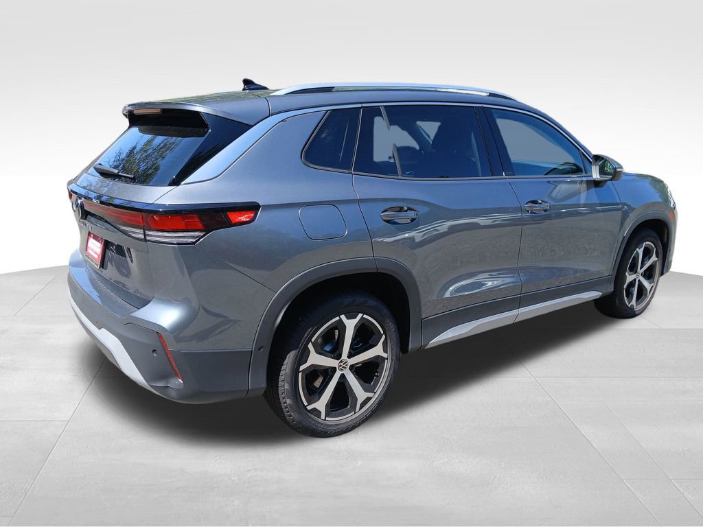 Used 2025 Volkswagen Tiguan SE image 6