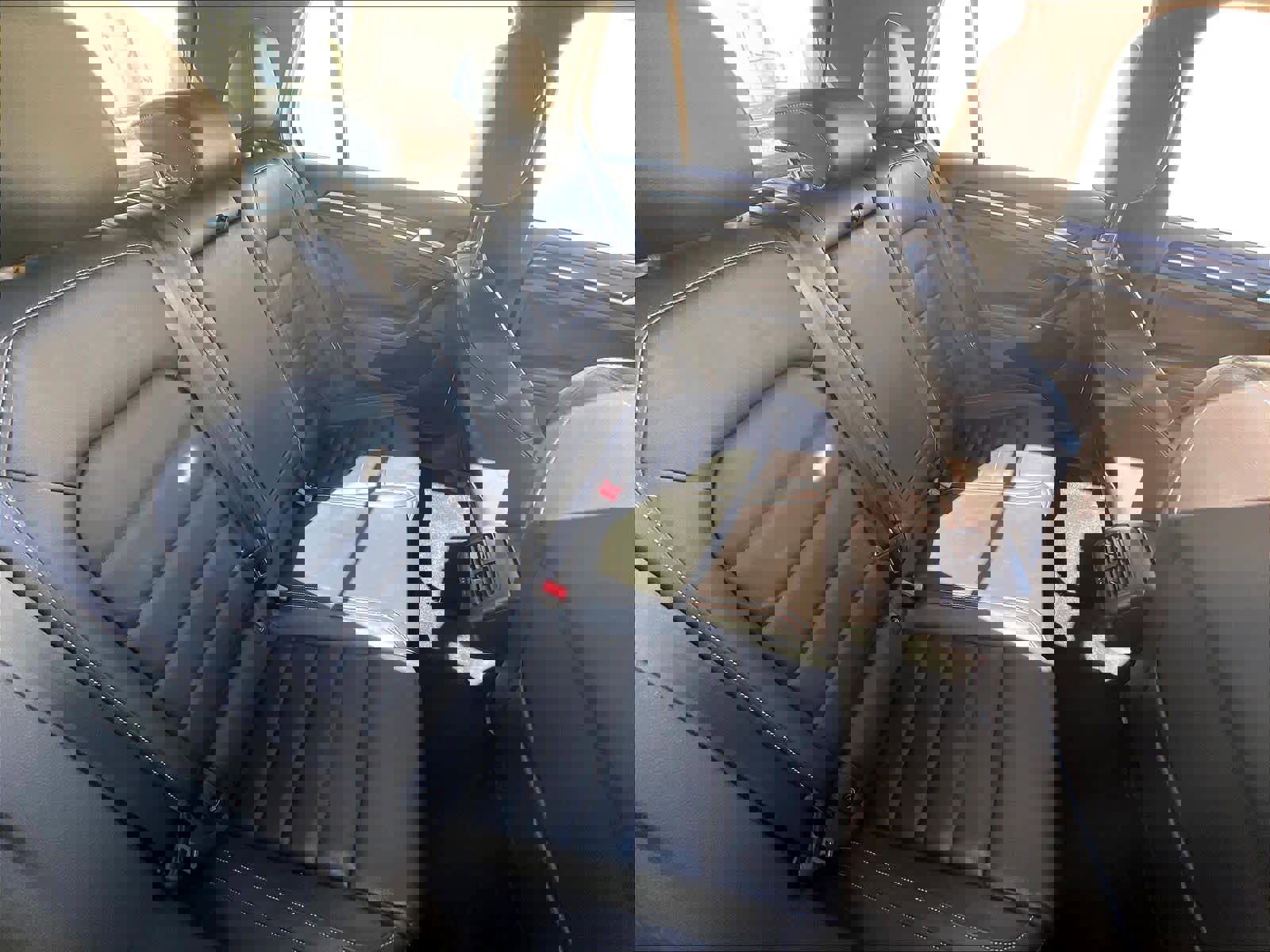 Used 2017 Volkswagen Golf R 4-Door image 27