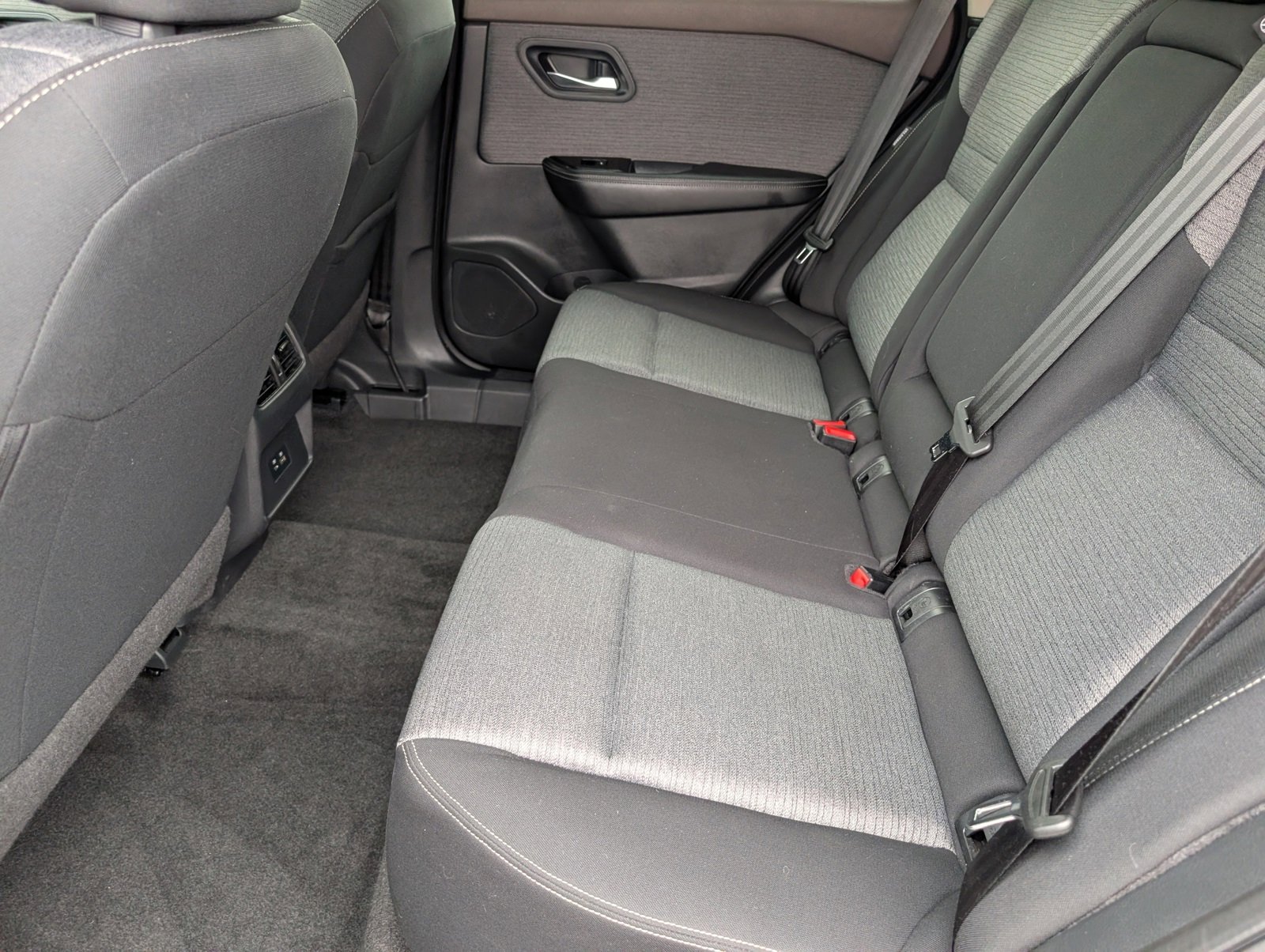 Used 2023 Nissan Rogue SV image 15