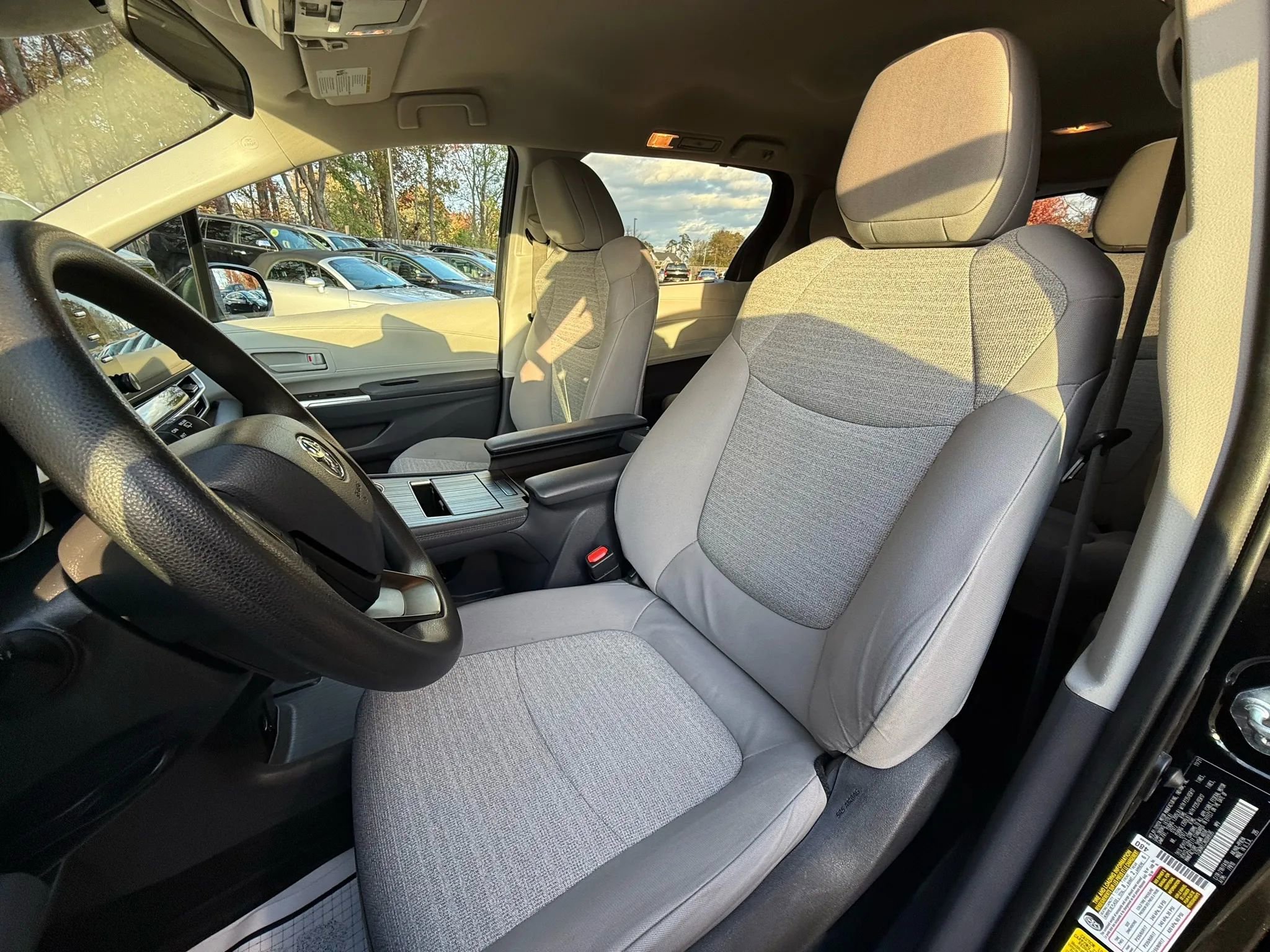 Used 2022 Toyota Sienna LE image 11