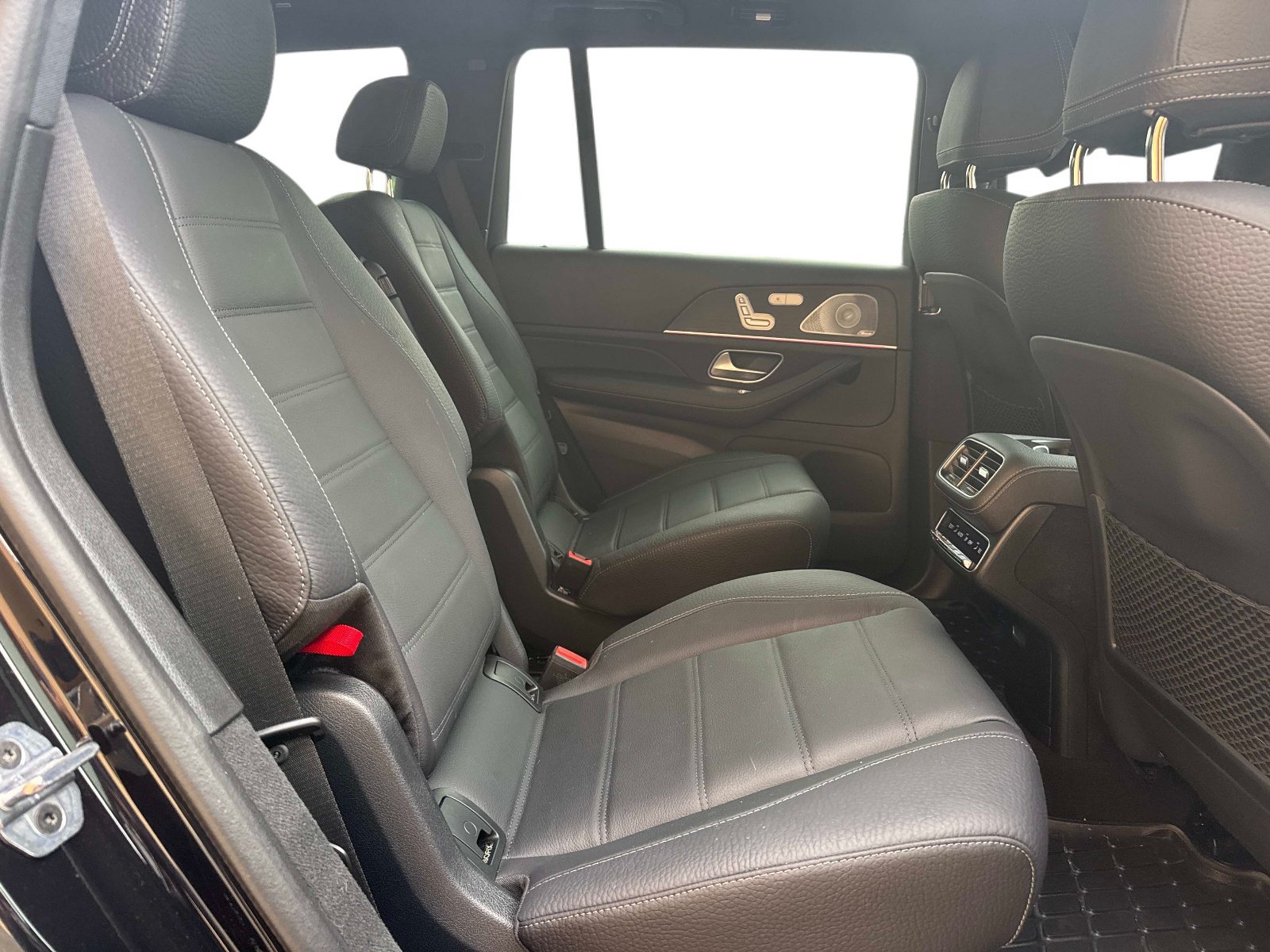 Used 2025 Mercedes-Benz GLS 580 4MATIC image 12