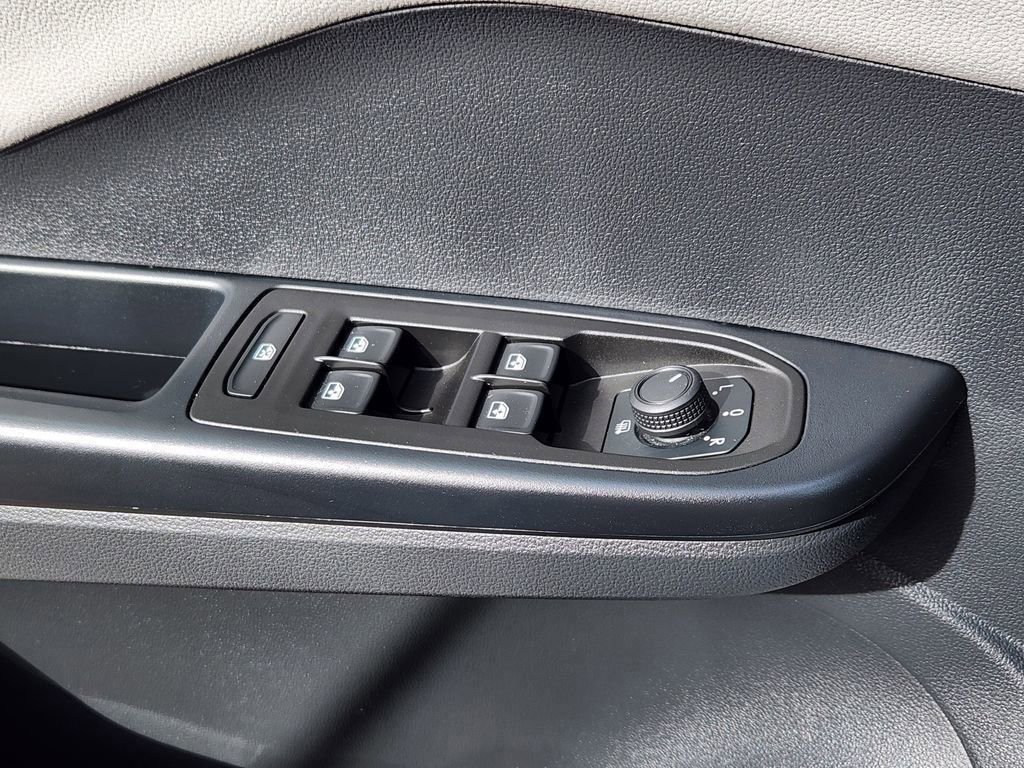 Used 2024 Volkswagen Taos SE image 4