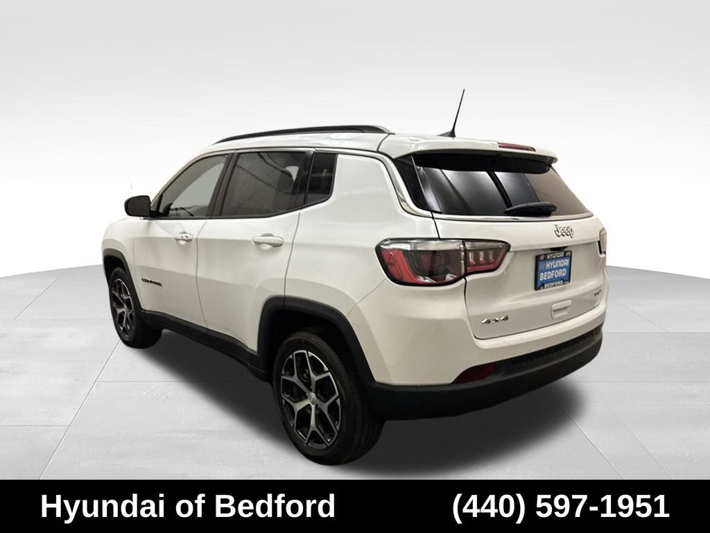 Used 2024 Jeep Compass Latitude AWD/4WD image 8