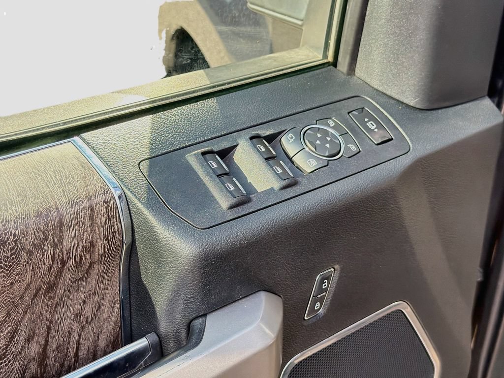 Used 2019 Ford F350 Lariat w/ Chrome Package AWD/4WD image 19