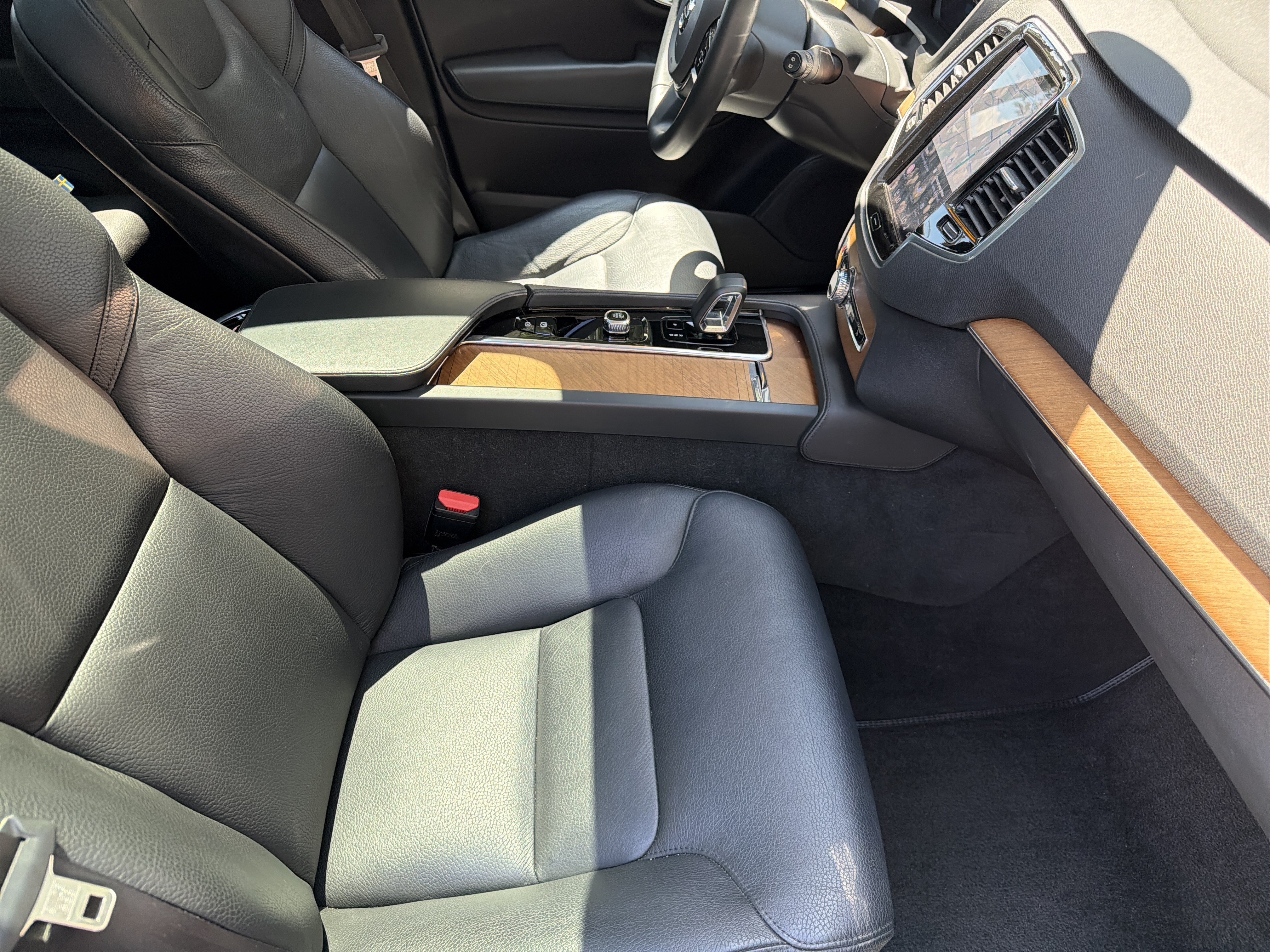 Used 2023 Volvo XC90 B6 Plus AWD/4WD image 37
