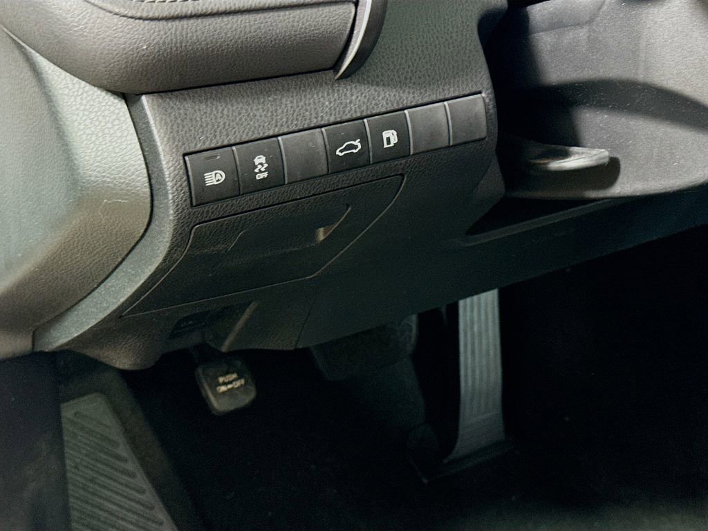Certified 2018 Toyota Camry LE FWD image 10