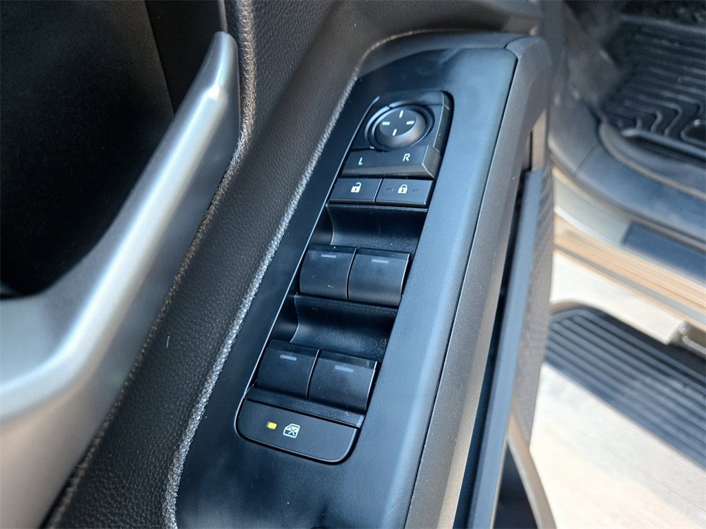 Used 2025 Toyota Tacoma Limited image 32