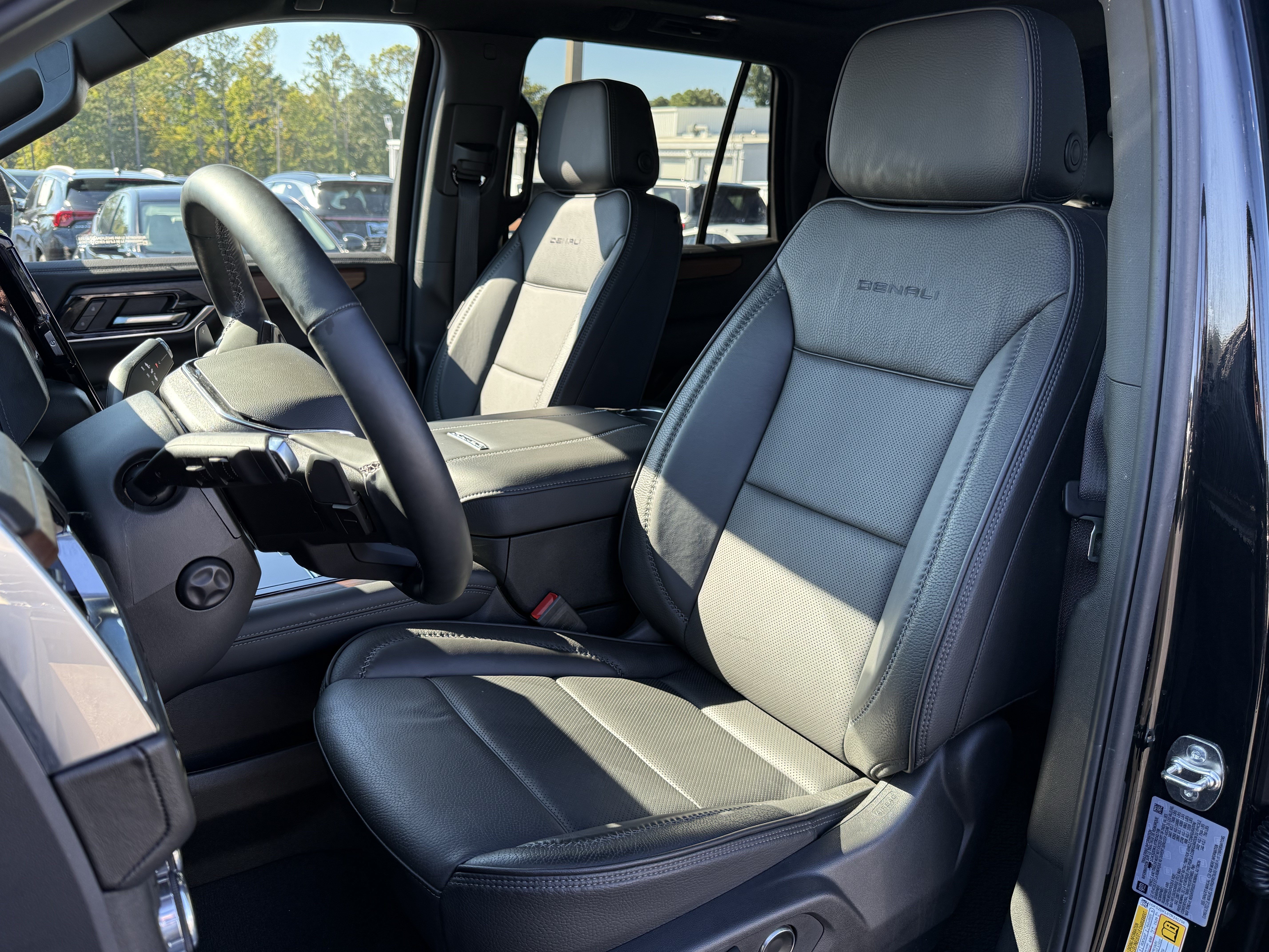 Used 2026 GMC Yukon Denali w/ Sun & Power Step Package AWD/4WD image 15