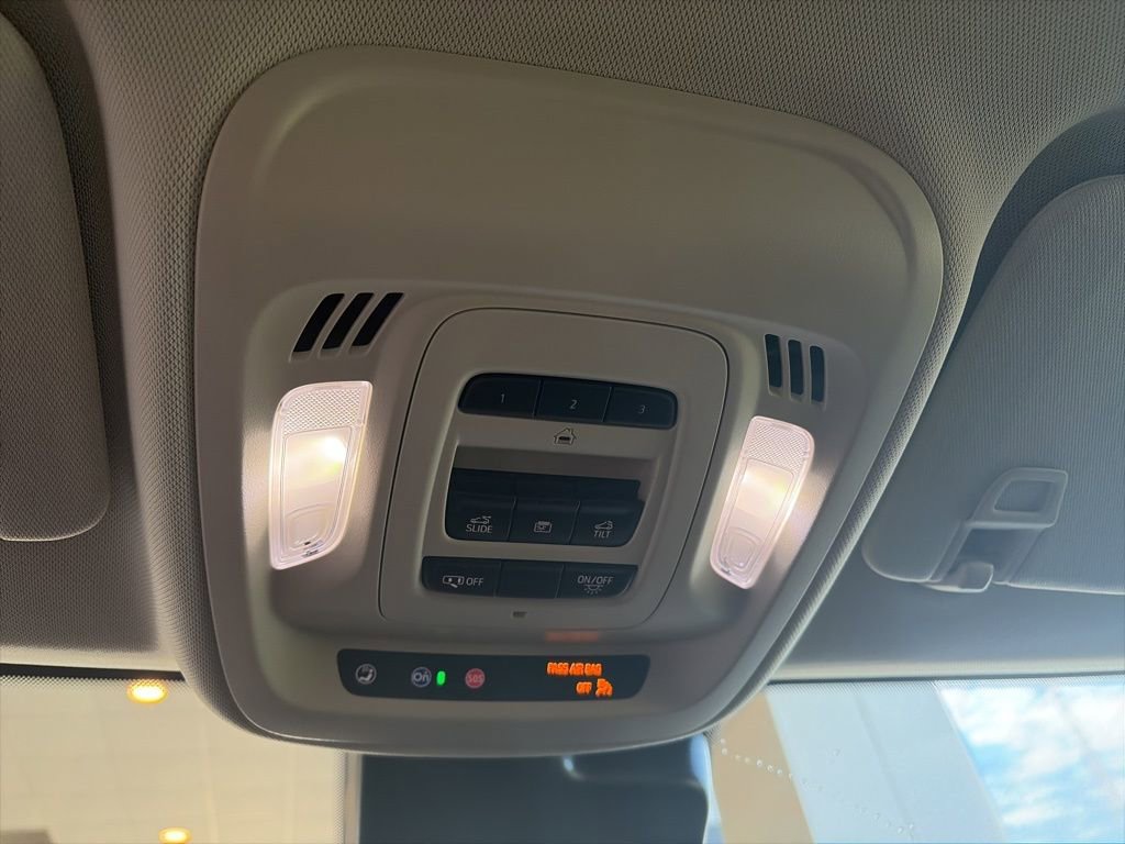 Used 2023 Buick Envision Essence w/ Technology Package I image 15