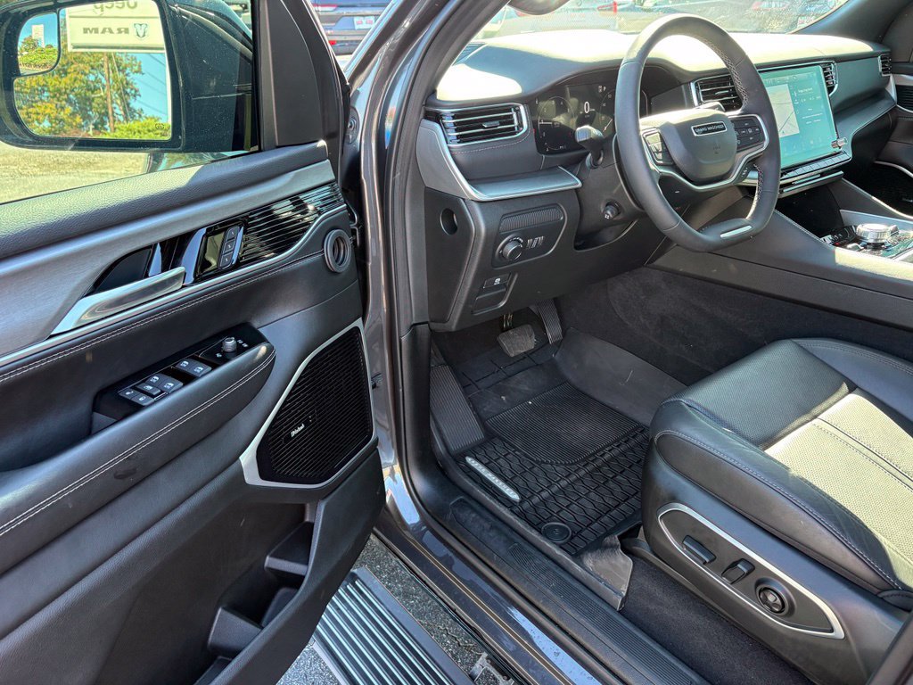 Used 2026 Jeep Grand Wagoneer Limited AWD/4WD image 24