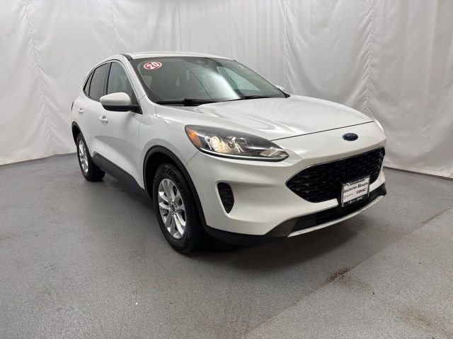 Used 2020 Ford Escape SE image 1