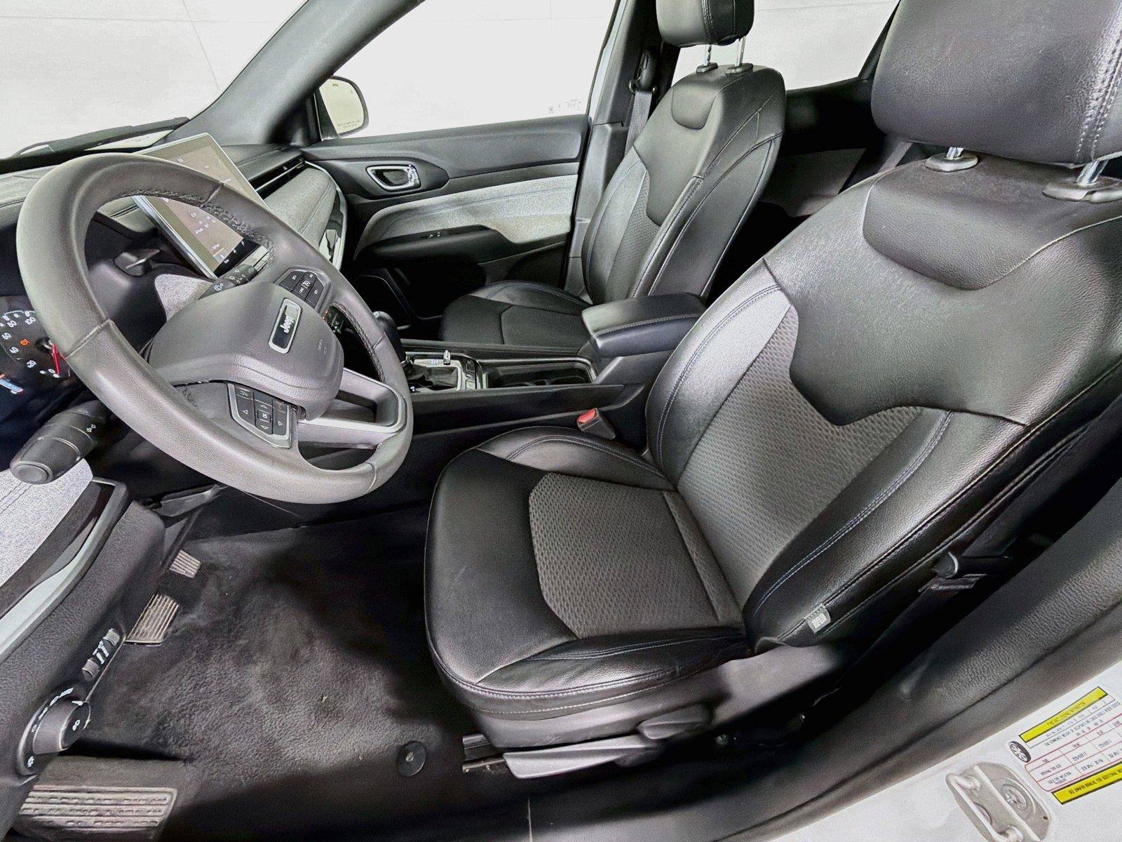 Used 2024 Jeep Compass Latitude AWD/4WD image 2