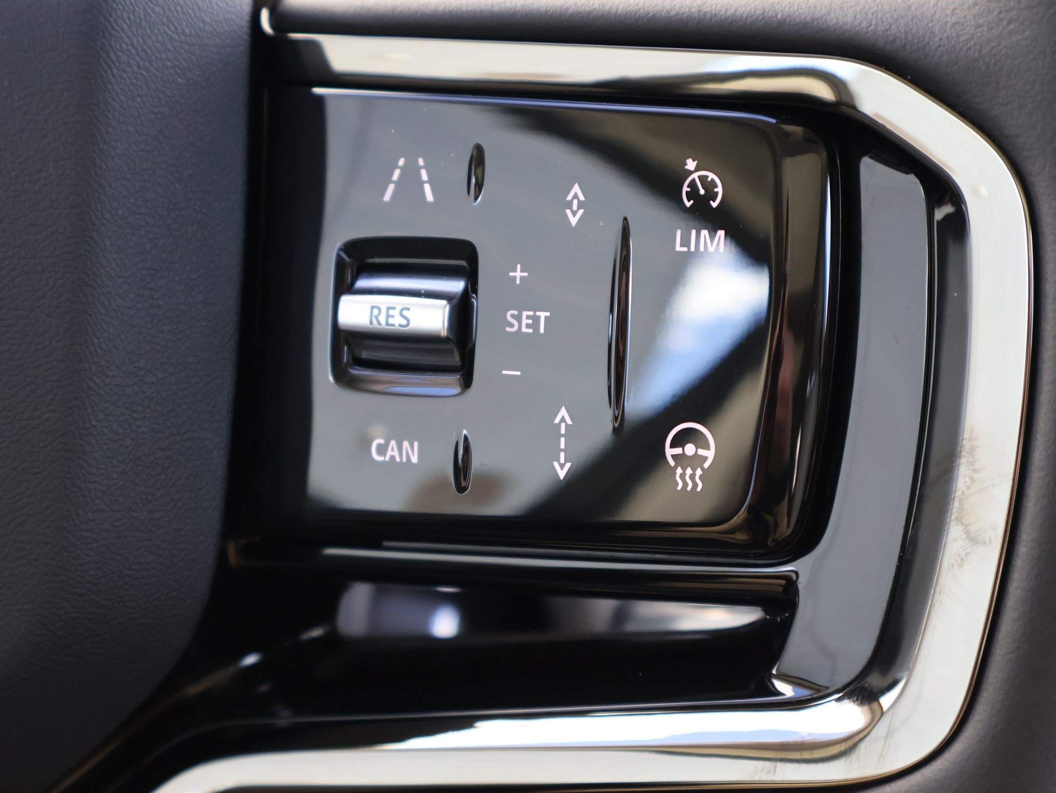 Certified 2025 Land Rover Range Rover Evoque S image 17