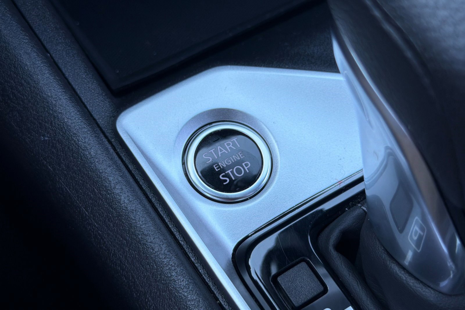 Used 2025 Nissan Altima 2.5 SV image 32