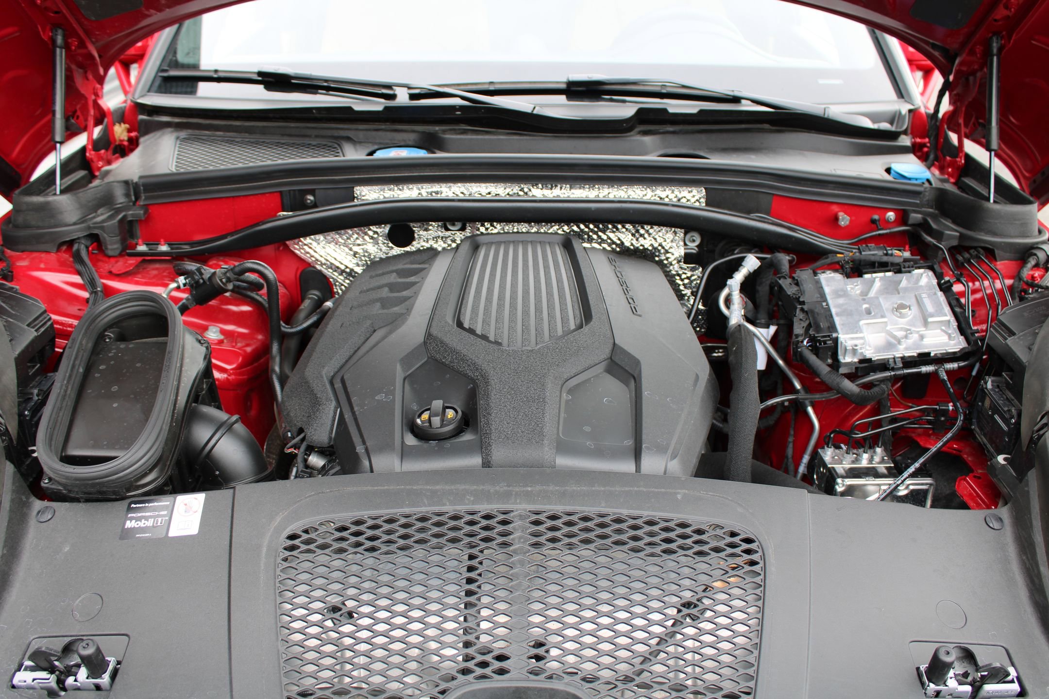 Used 2025 Porsche Macan image 27