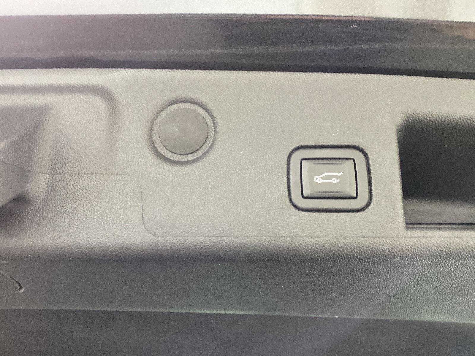 Used 2023 Chevrolet Equinox LT AWD/4WD image 25