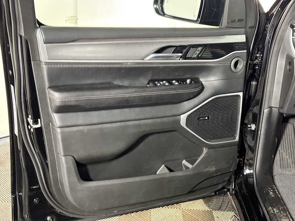 New 2026 Jeep Grand Wagoneer L Limited AWD/4WD image 10