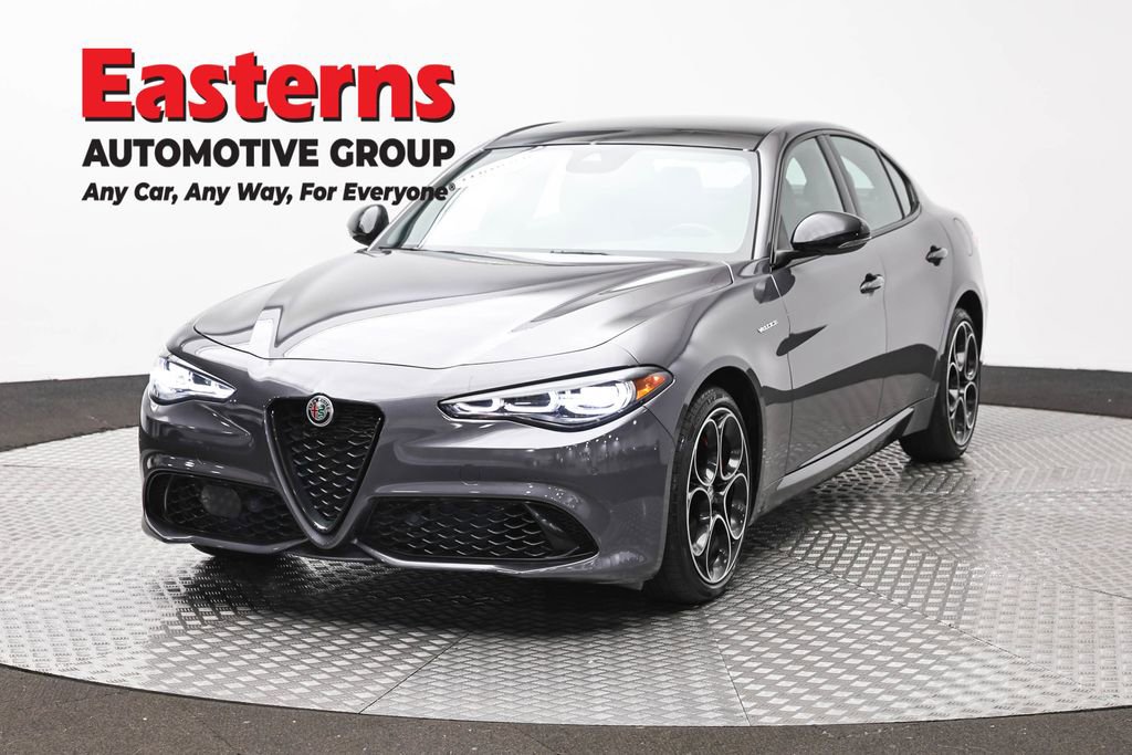 Used 2024 Alfa Romeo Giulia Veloce AWD/4WD image 1