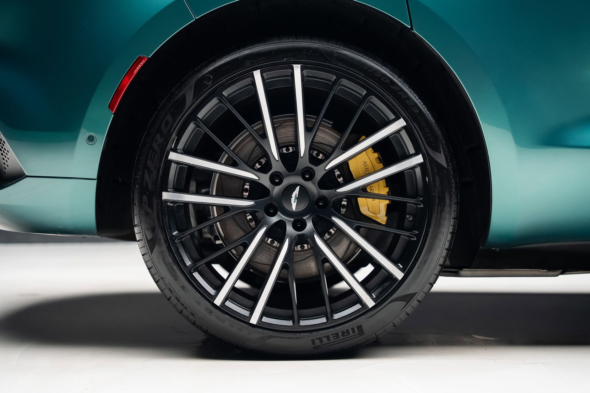 Used 2023 Aston Martin DBX AWD/4WD image 36