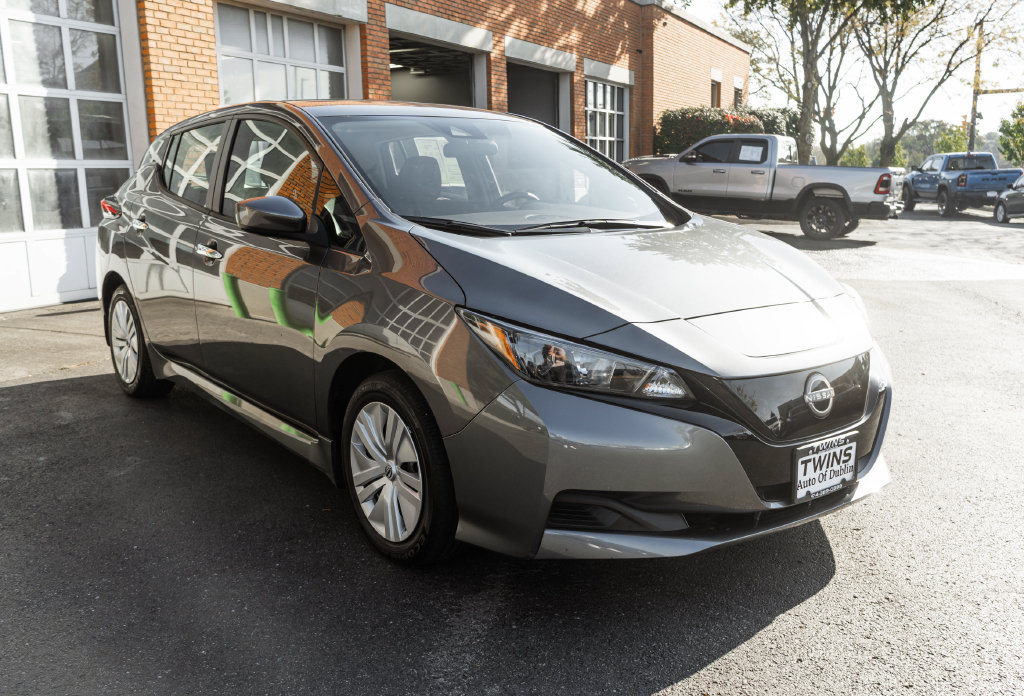 Used 2025 Nissan Leaf S FWD image 5