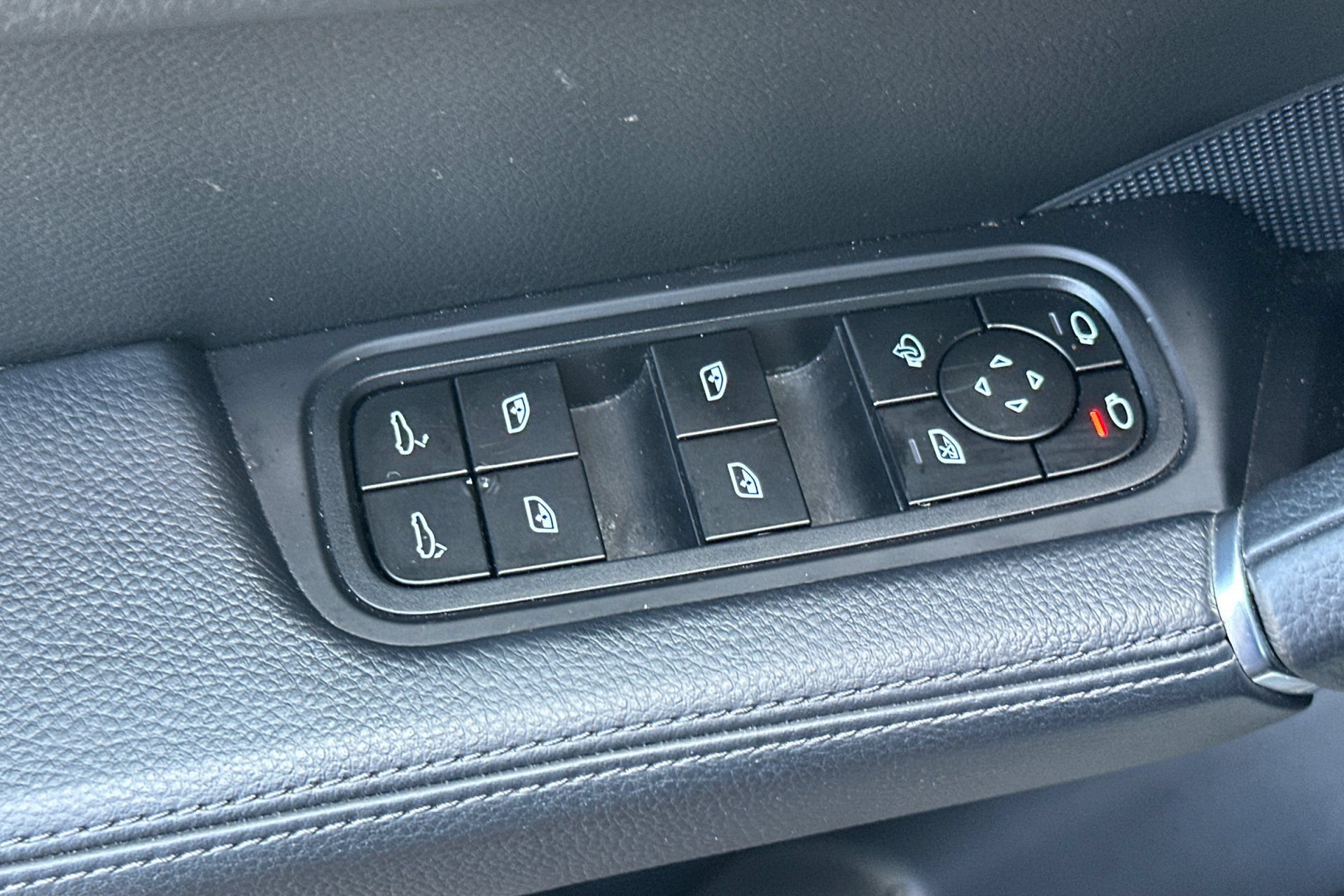 Certified 2023 Porsche Cayenne AWD/4WD image 13