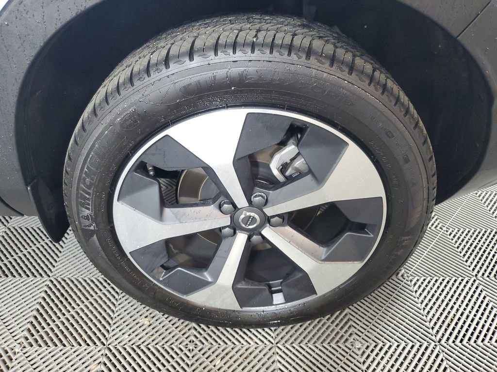 Certified 2026 Volvo XC40 B5 Plus w/ Protection Package Premier image 13