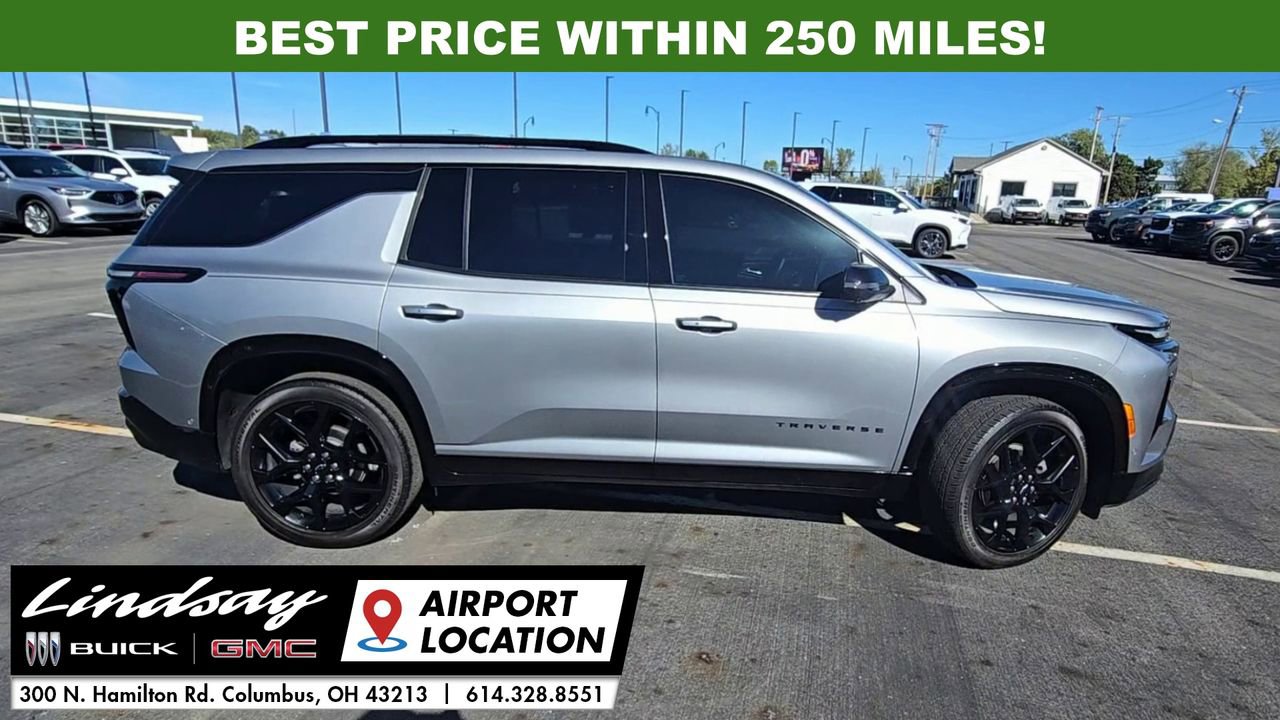 Used 2024 Chevrolet Traverse RS image 9