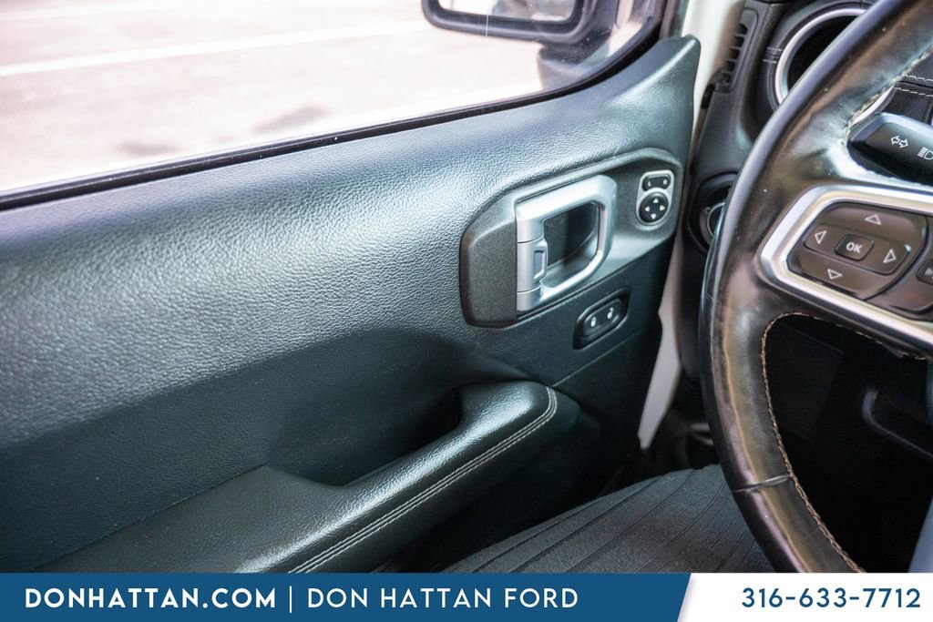 Used 2019 Jeep Wrangler Unlimited Sahara image 16