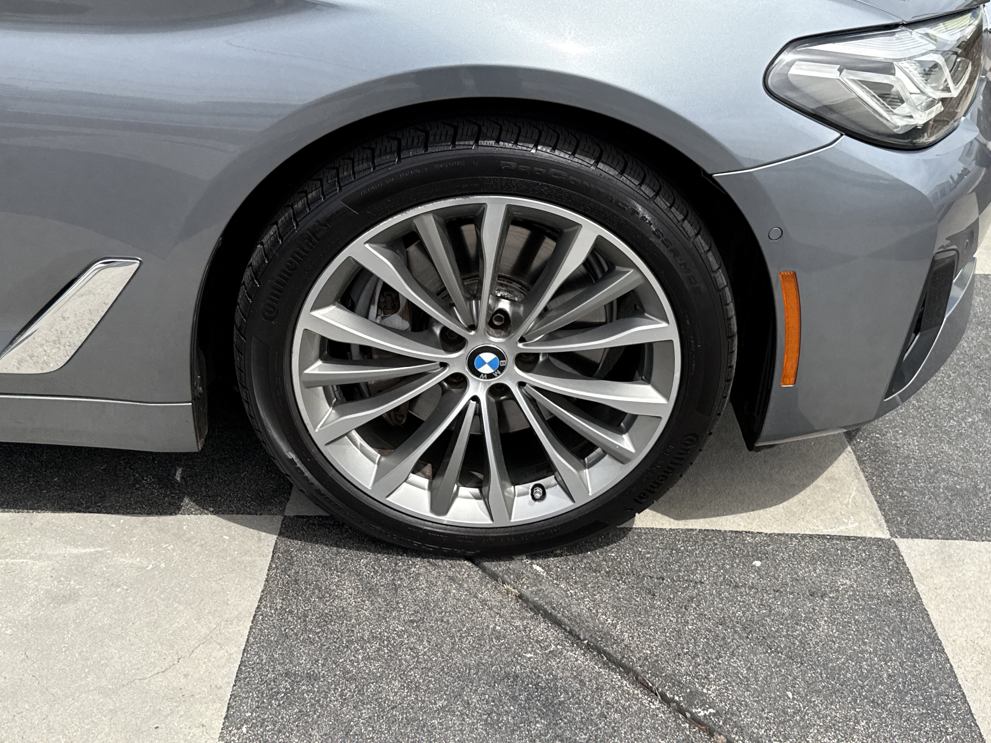 Used 2021 BMW 540i w/ Premium Package image 13