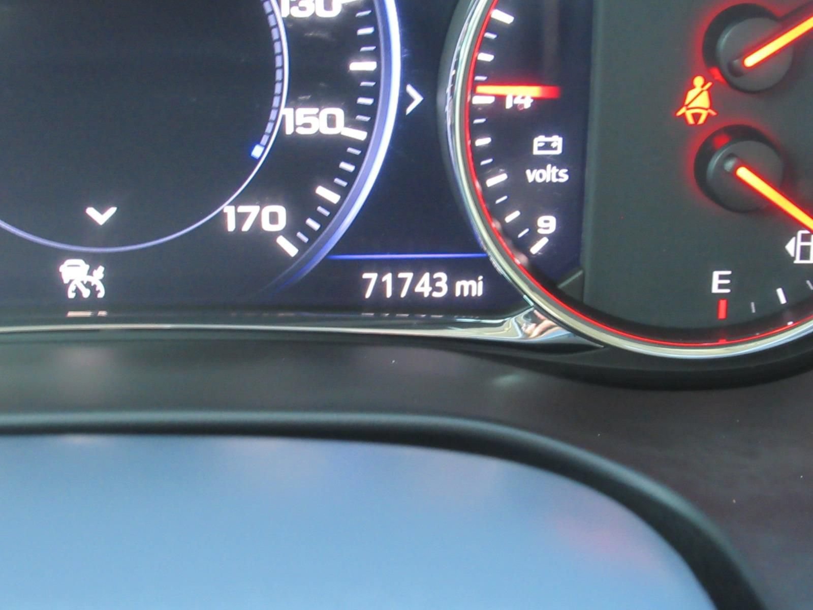 Used 2021 GMC Acadia Denali w/ Denali Technology Package FWD image 34