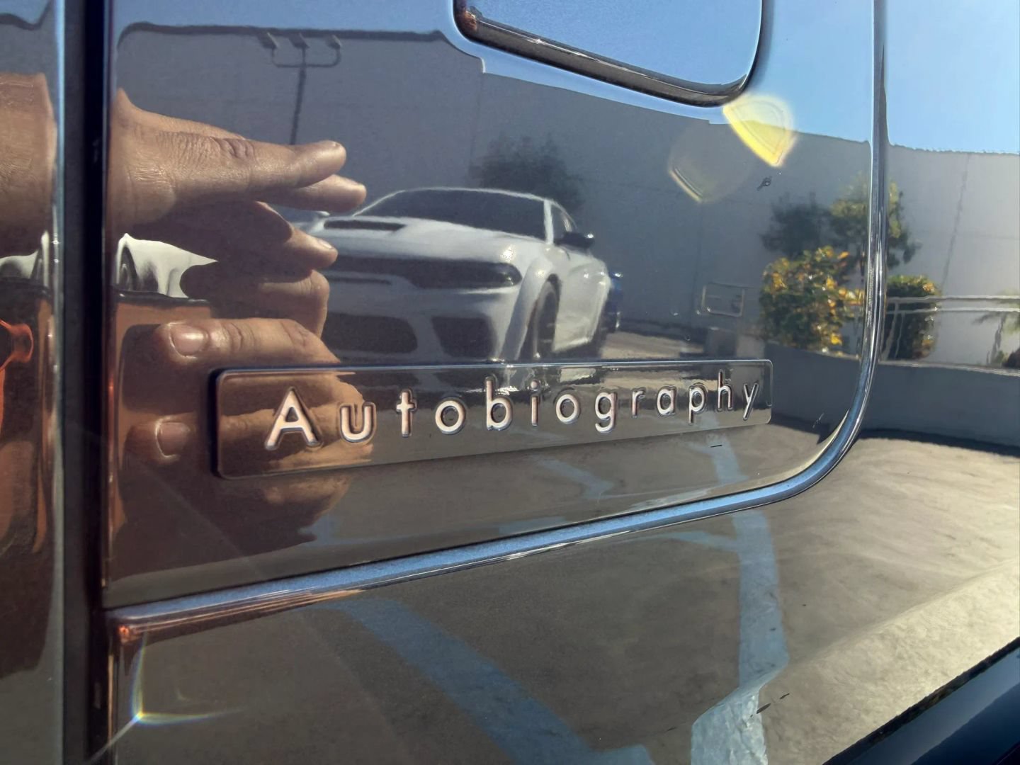 Used 2025 Land Rover Range Rover Long Wheelbase Autobiography AWD/4WD image 9