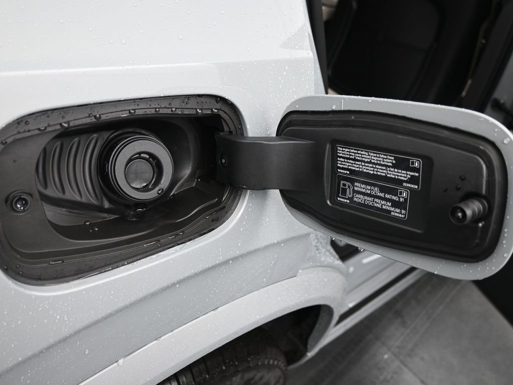 New 2026 Volvo XC90 B6 Plus w/ Protection Package Premier image 18