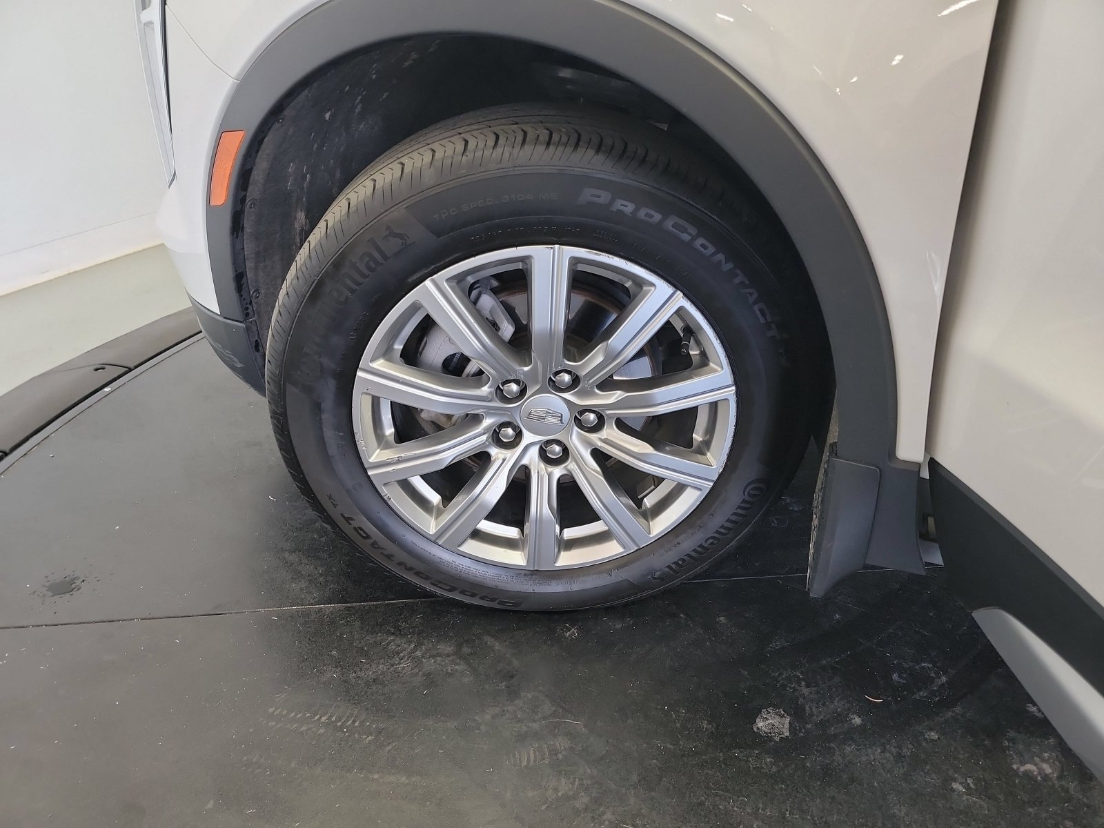 Used 2023 Cadillac XT4 Premium Luxury w/ Cold Weather Package AWD/4WD image 30
